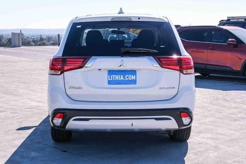 Pearl White 2019 Mitsubishi Outlander ES