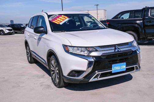 Pearl White 2019 Mitsubishi Outlander ES