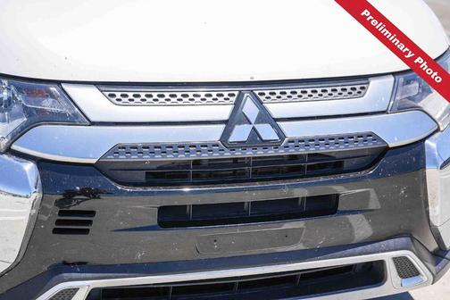 Pearl White 2019 Mitsubishi Outlander ES