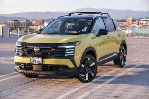 2t Ylw Blk Roof 2025 Nissan Kicks SR