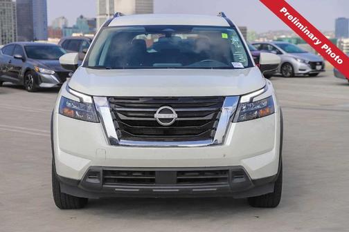 White 2024 Nissan Pathfinder SV