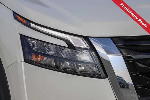 White 2024 Nissan Pathfinder SV