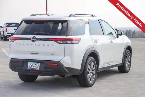White 2024 Nissan Pathfinder SV