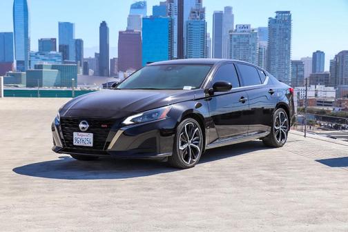 Black 2023 Nissan Altima 2.5 SR