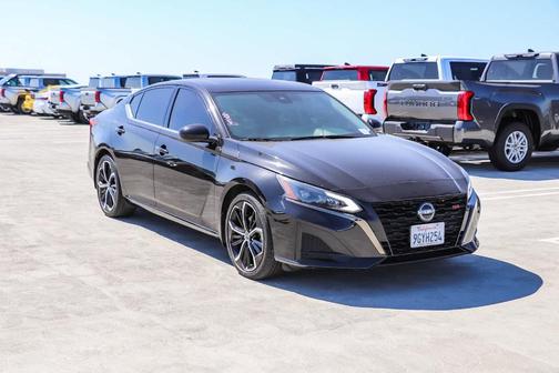 Black 2023 Nissan Altima 2.5 SR