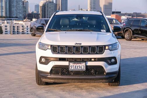 Bright White Clearcoat 2025 Jeep Compass Latitude