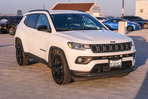 Bright White Clearcoat 2025 Jeep Compass Latitude