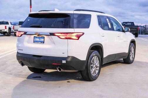 Summit White 2023 Chevrolet Traverse LT Cloth