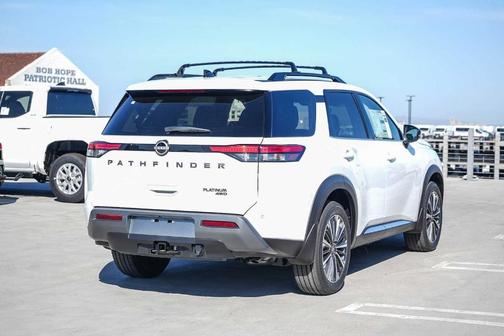 Everest White P 2026 Nissan Pathfinder Platinum
