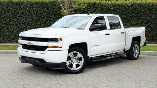 Summit White 2018 Chevrolet Silverado 1500 Custom