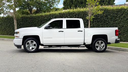 Summit White 2018 Chevrolet Silverado 1500 Custom