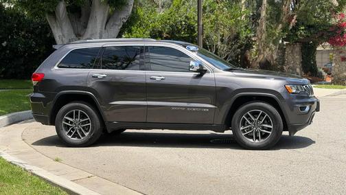 Granite Crystal Metallic Clearcoat 2019 Jeep Grand Cherokee Limited
