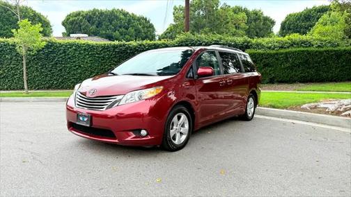 2017 Toyota Sienna XLE