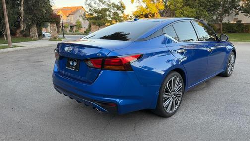 2025 Nissan Altima SL FWD