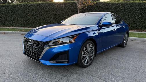 2025 Nissan Altima SL FWD