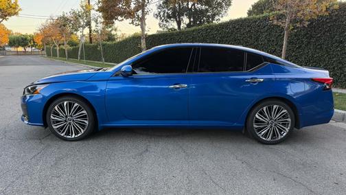 2025 Nissan Altima SL FWD