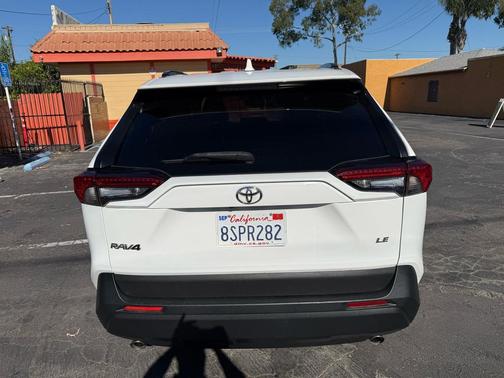 2020 Toyota RAV4 LE