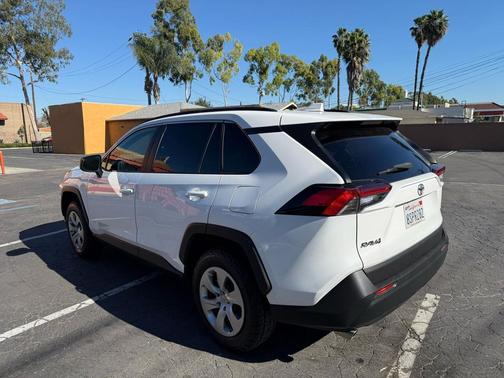 2020 Toyota RAV4 LE