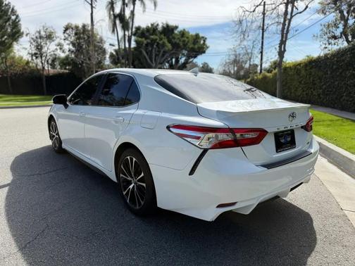 2020 Toyota Camry SE