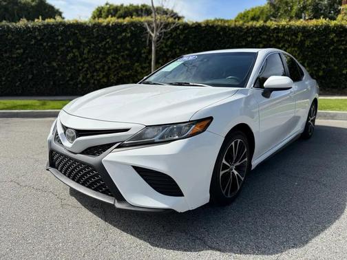 2020 Toyota Camry SE