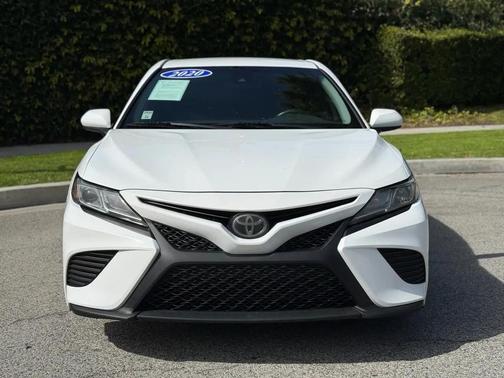 2020 Toyota Camry SE