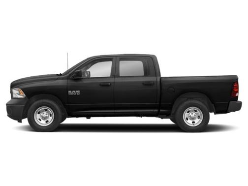 Brilliant Black Crystal Pearlcoat 2018 RAM 1500 Express