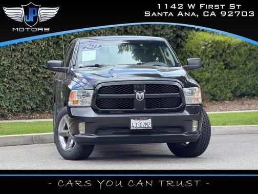 Brilliant Black Crystal Pearlcoat 2018 RAM 1500 Express
