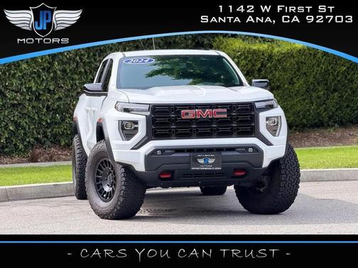 Summit White 2024 GMC Canyon Elevation