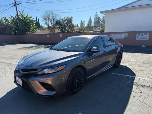 2020 Toyota Camry SE