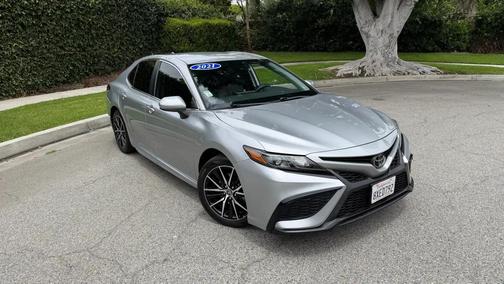 Midnight Black Metallic 2021 Toyota Camry SE