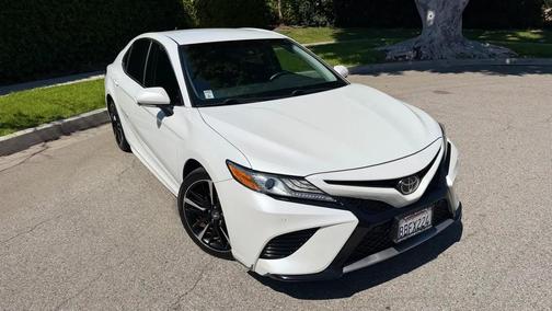 Pearl White 2018 Toyota Camry XSE