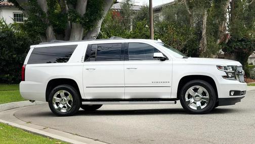 Iridescent Pearl Tricoat 2018 Chevrolet Suburban LT