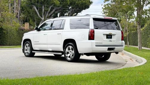 Iridescent Pearl Tricoat 2018 Chevrolet Suburban LT