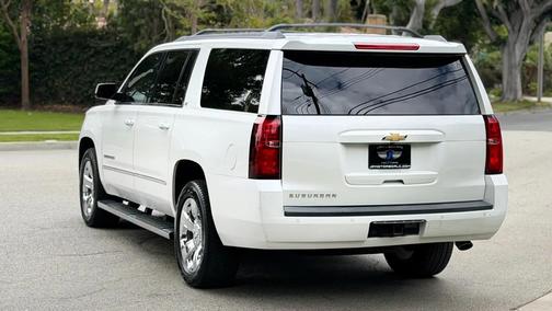 Iridescent Pearl Tricoat 2018 Chevrolet Suburban LT