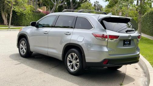 Silver Sky Metallic 2015 Toyota Highlander XLE