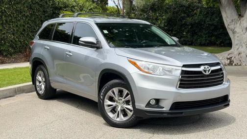 Silver Sky Metallic 2015 Toyota Highlander XLE