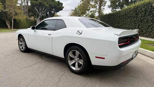 White Knuckle Clearcoat 2019 Dodge Challenger SXT