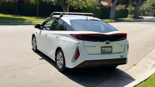 Pearl White 2021 Toyota Prius Prime XLE