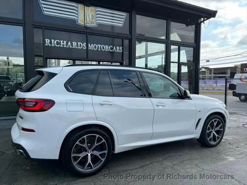 2022 BMW X5 M50i