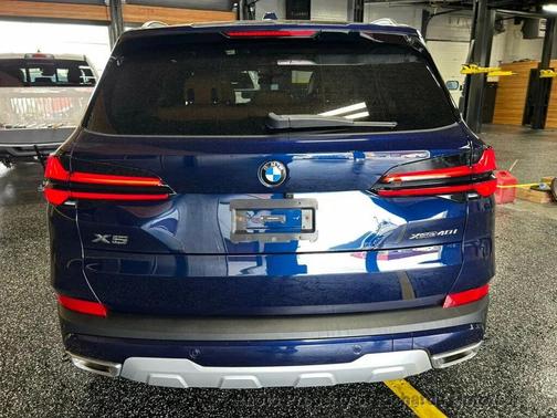 Marina Bay Blue Metallic 2025 BMW X5 xDrive40i