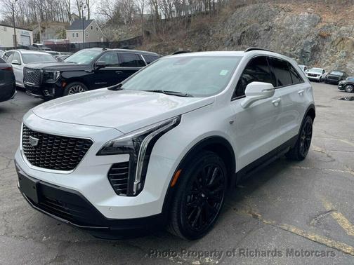 Crystal White Tricoat 2023 Cadillac XT4 Sport