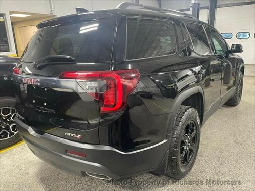 2023 GMC Acadia AWD AT4