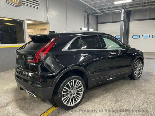 2024 Cadillac XT4 Premium Luxury