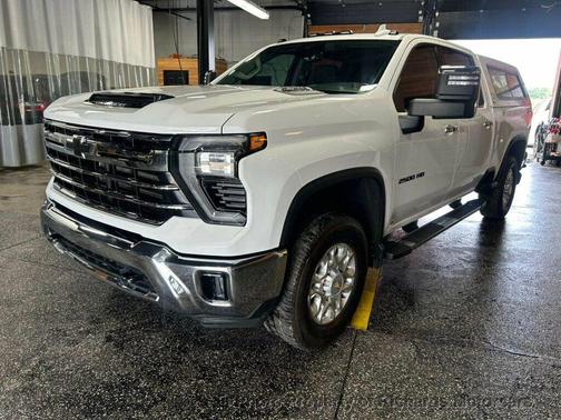 Iridescent Pearl Tricoat 2024 Chevrolet Silverado 2500 LTZ
