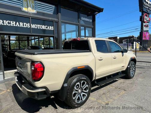 2024 GMC Canyon AT4