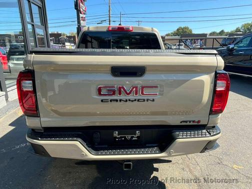2024 GMC Canyon AT4