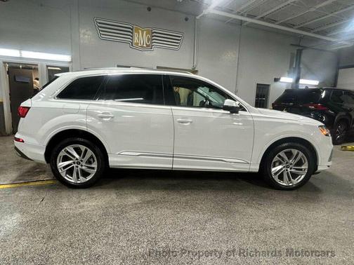 2023 Audi Q7 55 Premium Plus