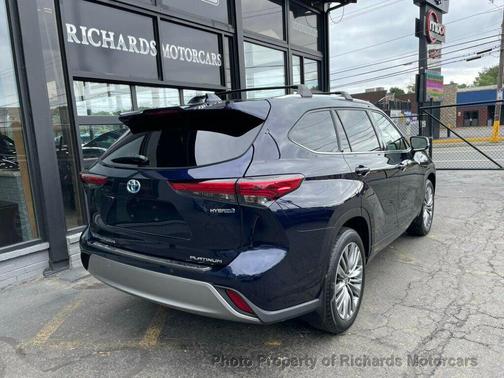 2020 Toyota Highlander Hybrid Platinum