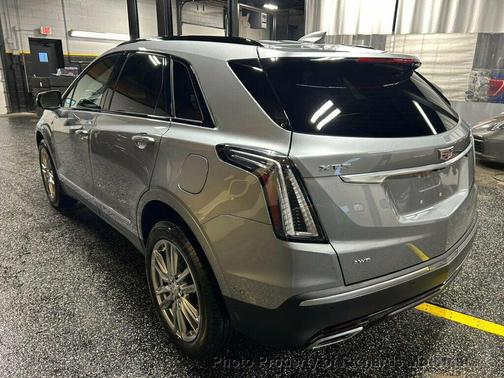 Argent Silver Metallic 2024 Cadillac XT5 Sport
