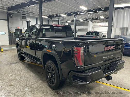 2025 GMC Sierra 2500 AT4